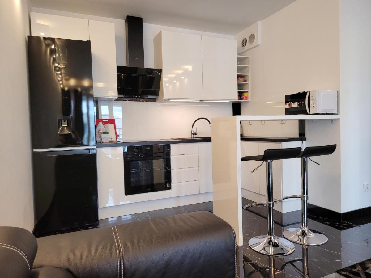 Apartament Tenisowa *